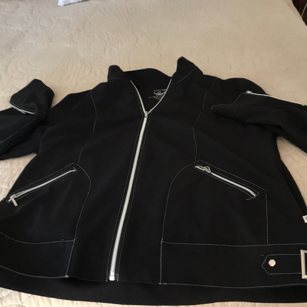 Zenergy by Chico’s jacket in EUC.